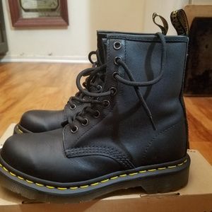 NWT DOC MARTENS Womens Boots